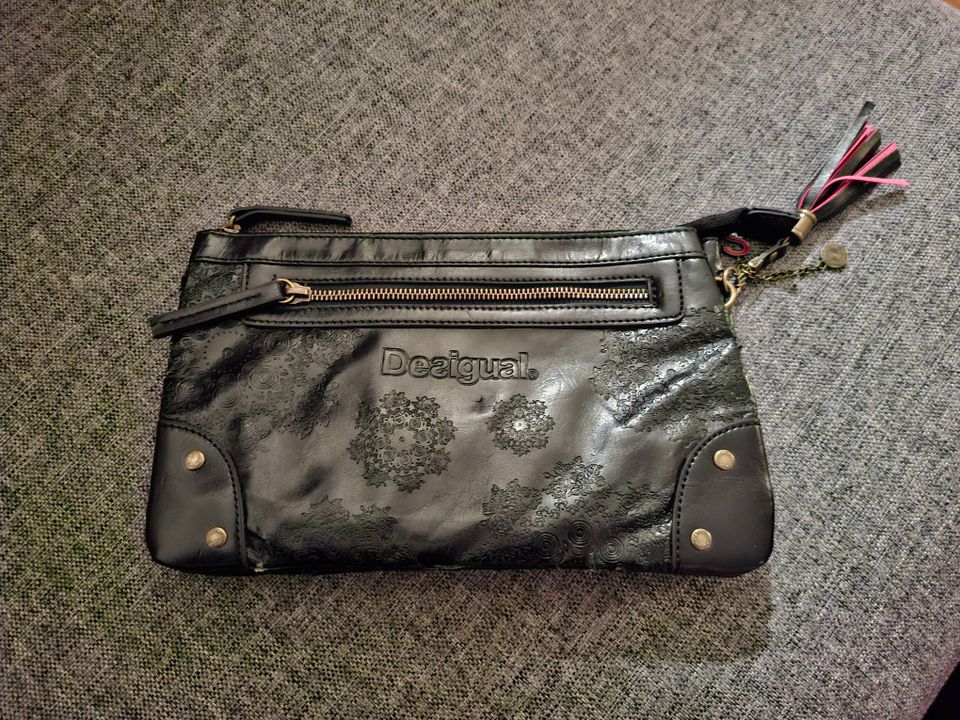 Desigual käsilaukku / clutch