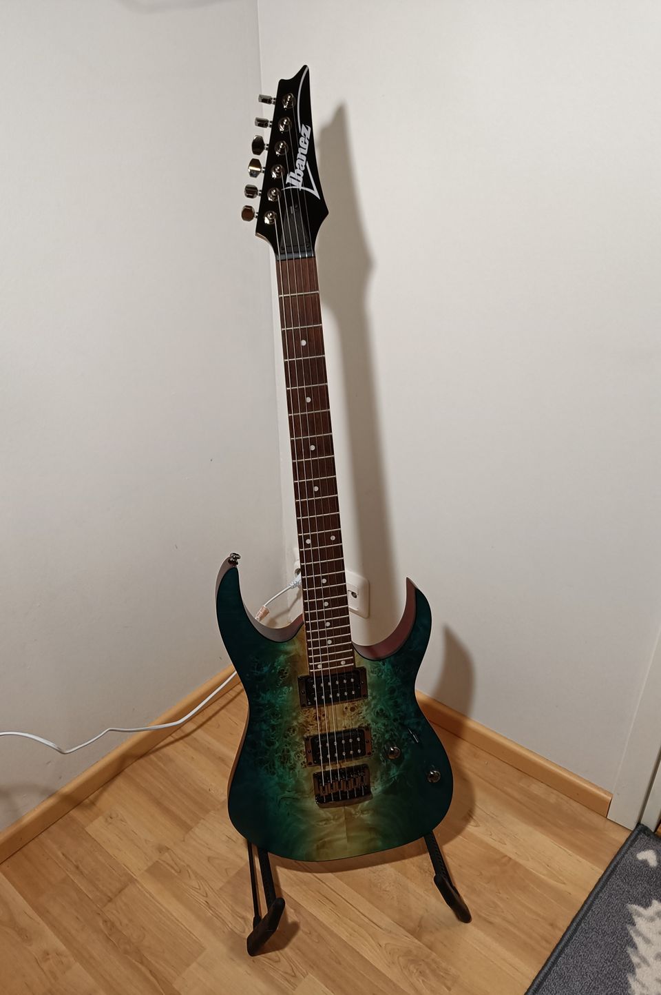 IBANEZ RG421 sähkökitara