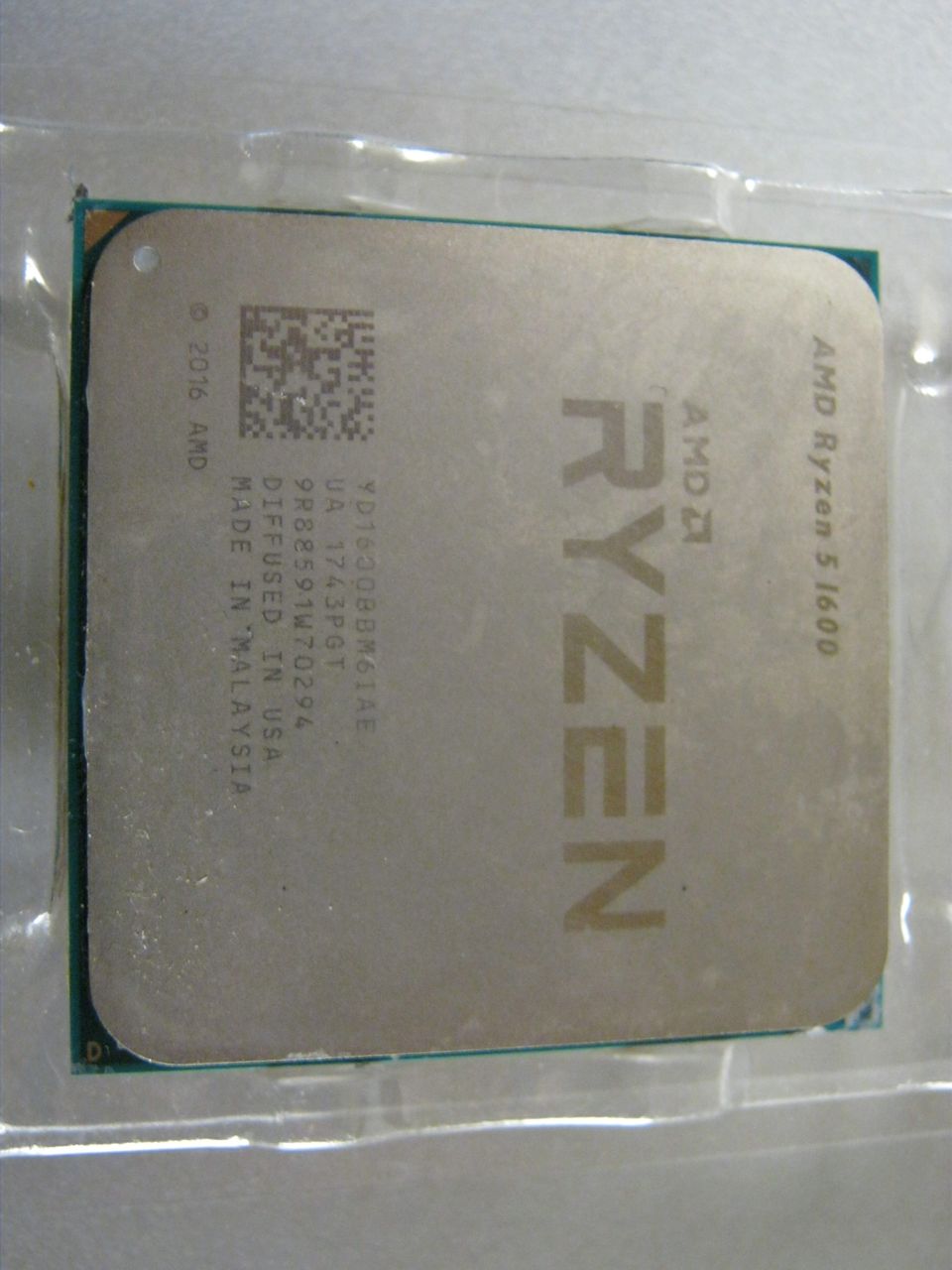 Amd Ryzen 5 1600+Vengerce led ddr4 16gb(2x8gb) 3000mhz 2Kpl