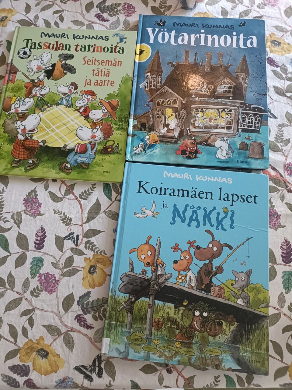 Mauri Kunnaksen kirjoja kympillä