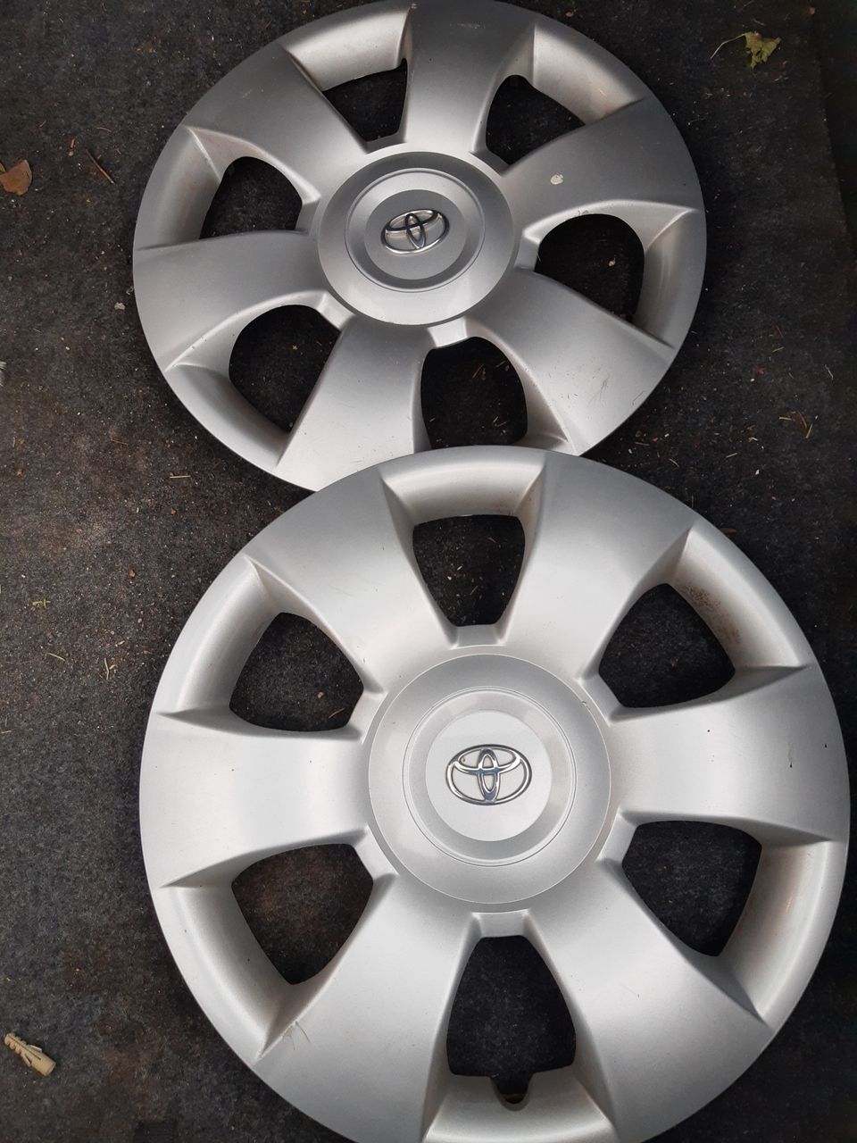 Toyota 15" kapselit 2kpl