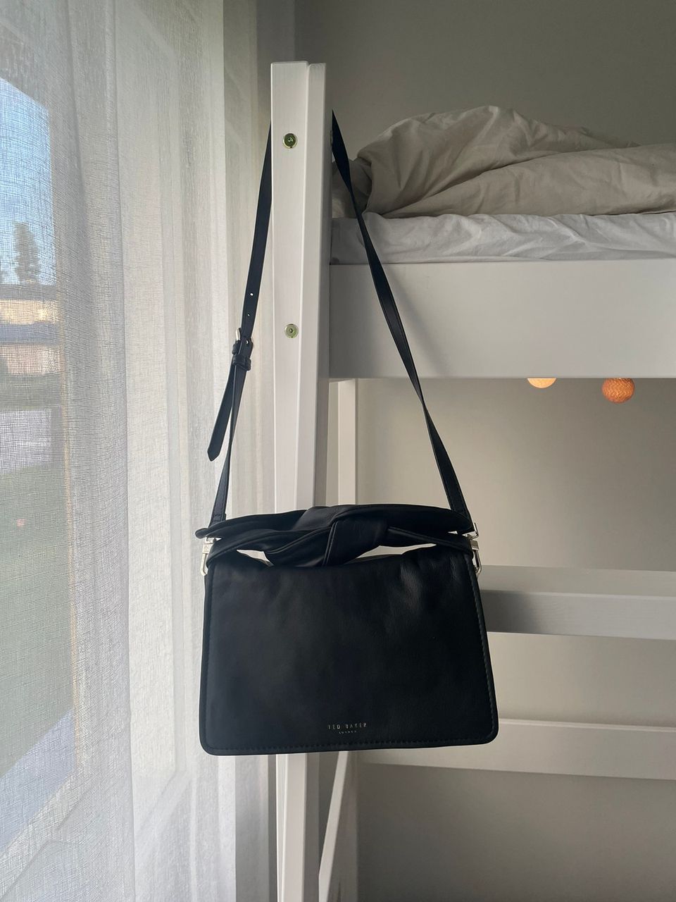 Käsilaukku: Ted Baker/ Soft knot bow shoulder bag