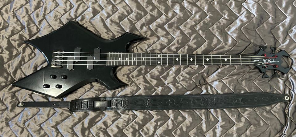 BC Rich Warlock NT sähköbasso