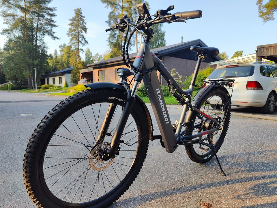 Täysjousitettu 1000W sähköpyörä mountainbike sähkömaastopyörä