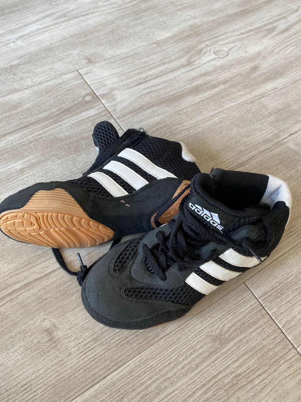 Adidas treenikengät