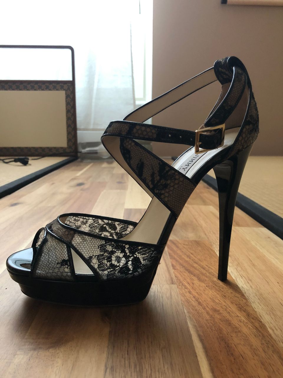 Jimmy Choo -korkosandaalit