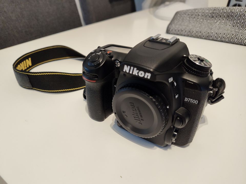 Nikon D7500 runko