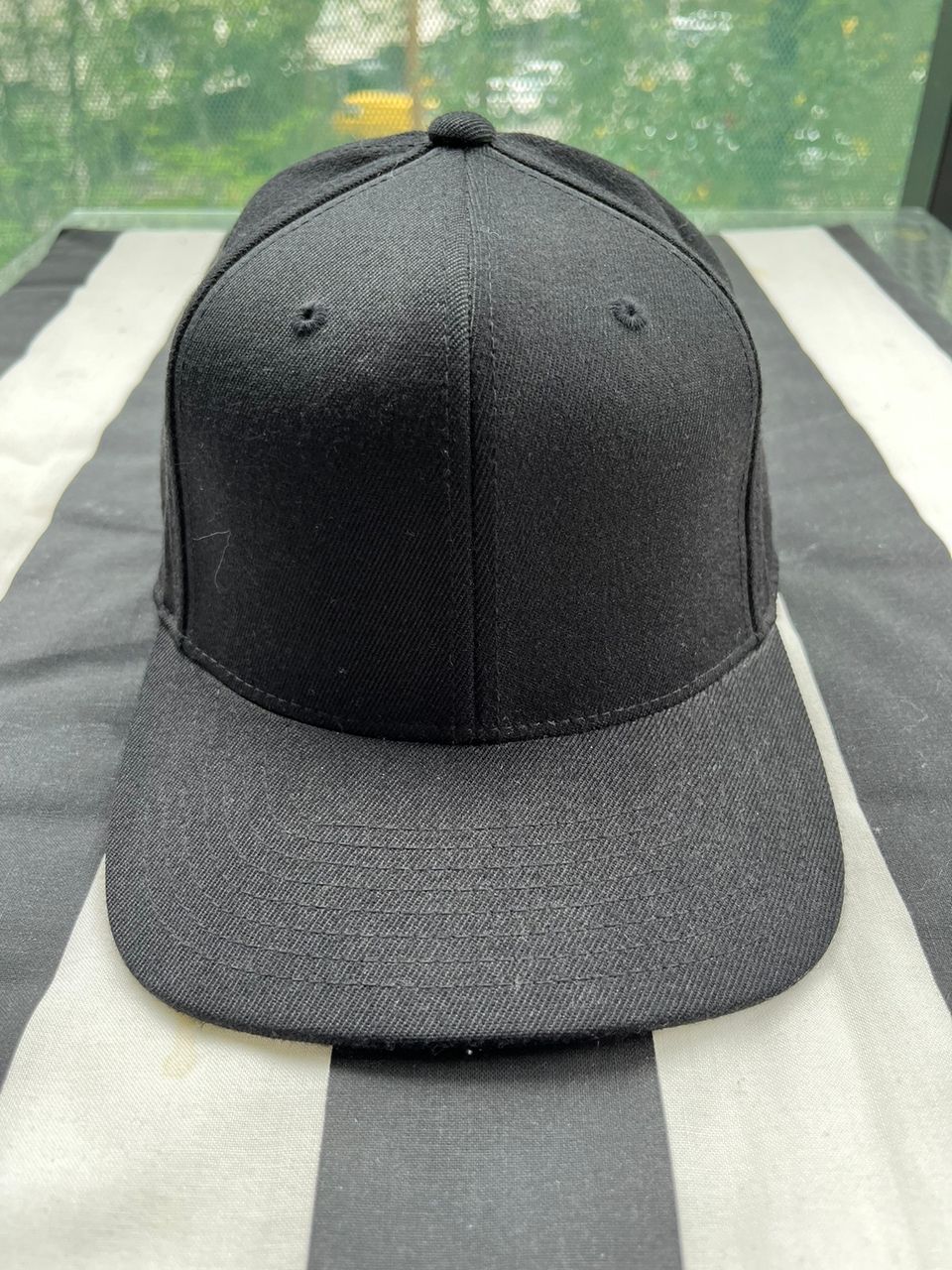 One10 lippalakki musta snapback