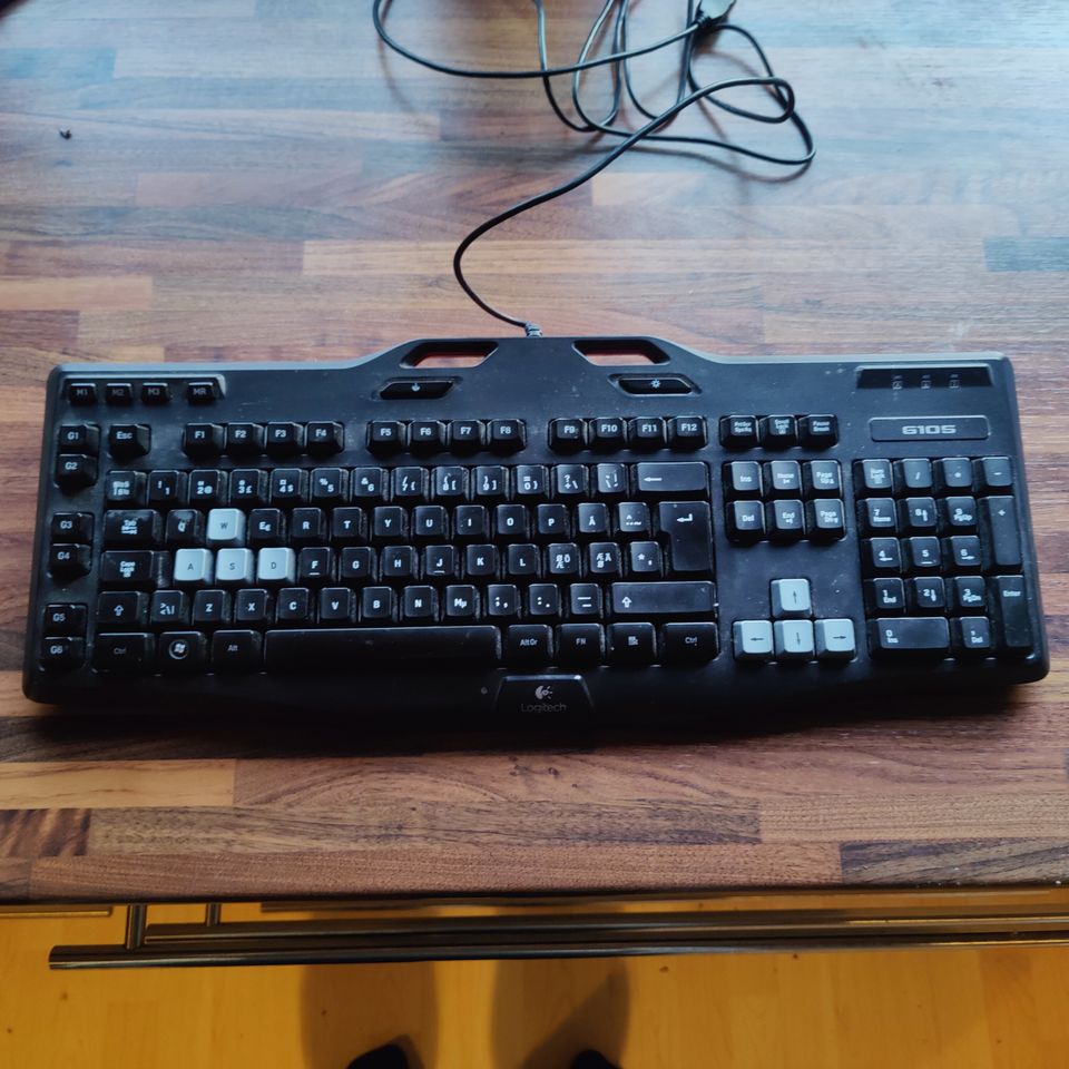 Myydään logitech G105 pelinäppäimistö