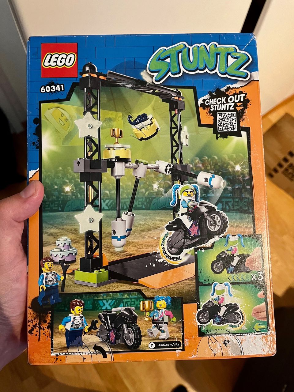 LEGO City 60341 Tyrmäävä stunttihaaste