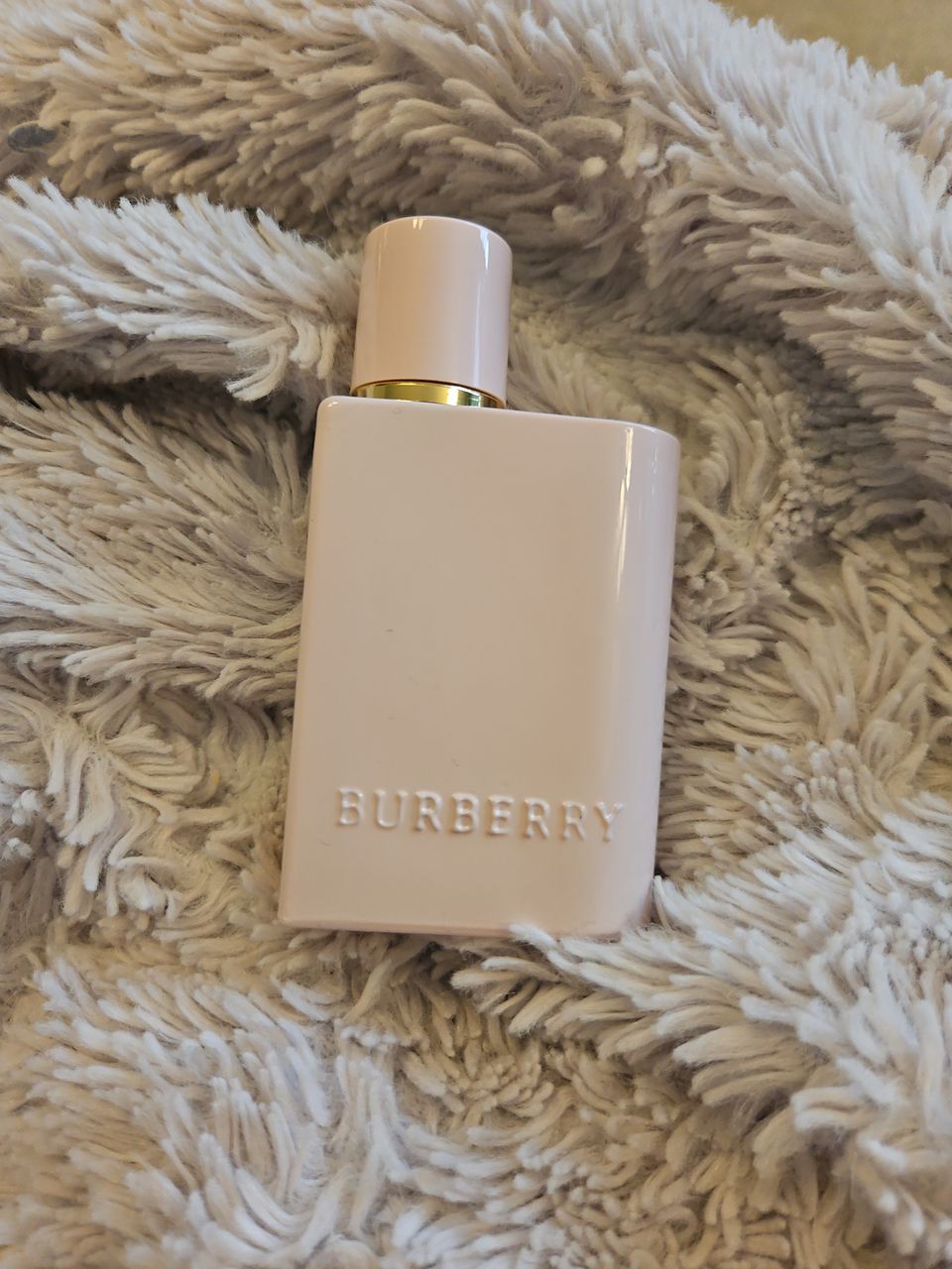 Burberry eau de parfum.