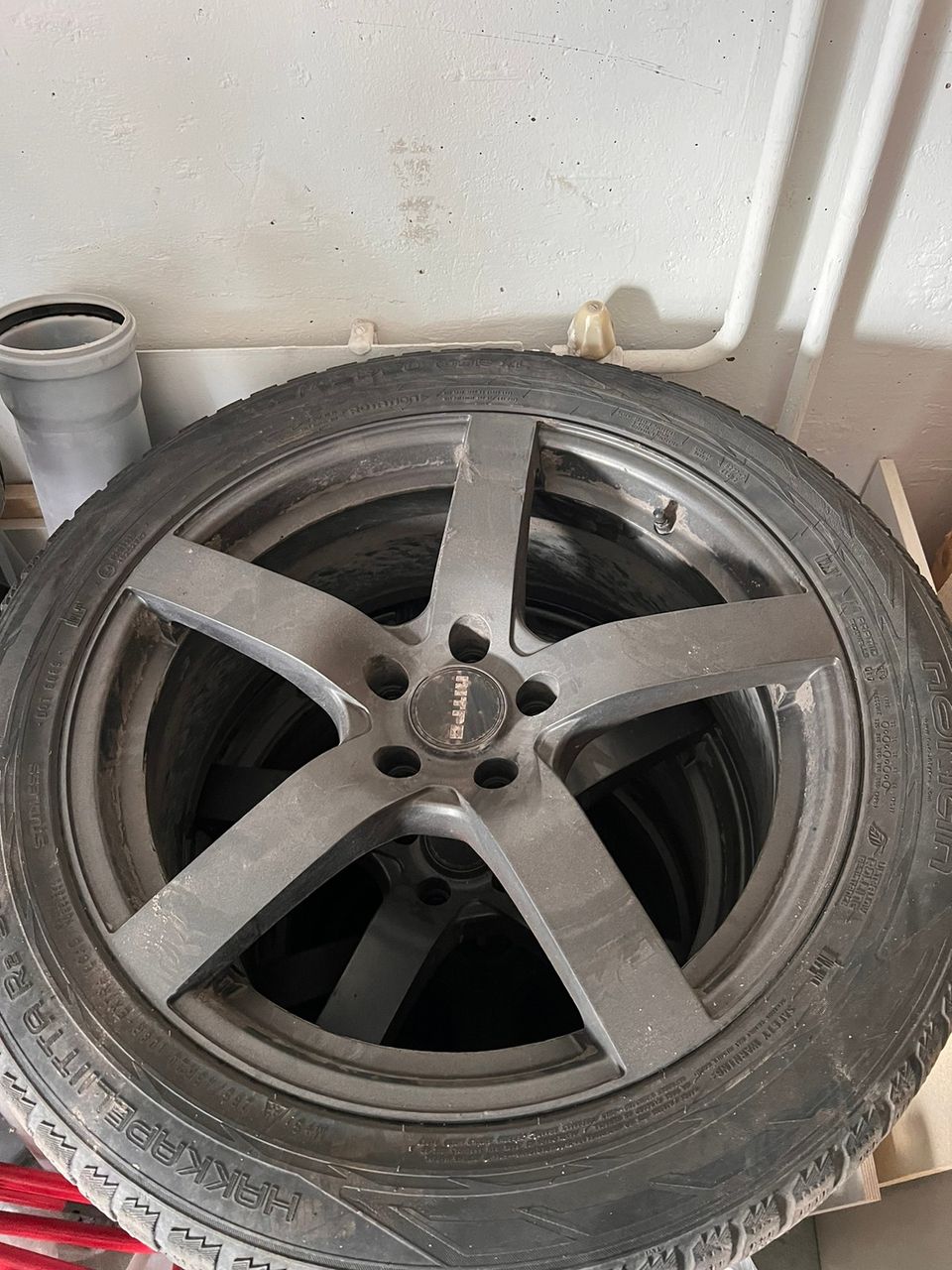 Tesla model x 265/45R20 108R Nokian Hakkapeliitta kitka + albumi vanteet