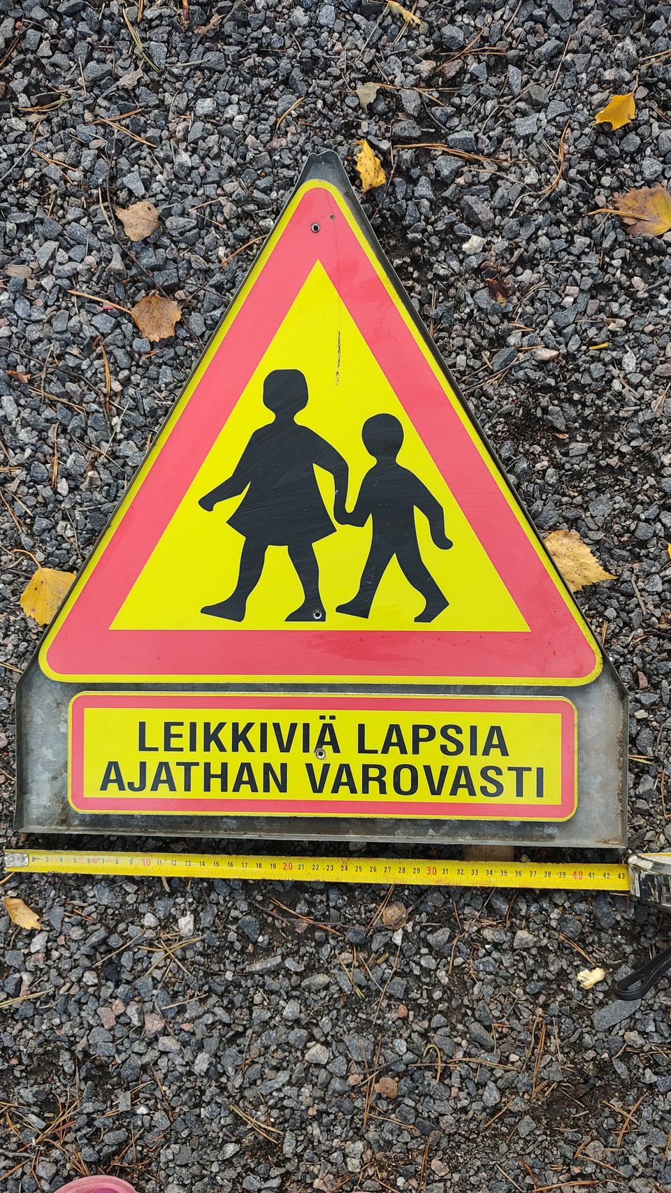 Lapsivaroitus liikennemerkki