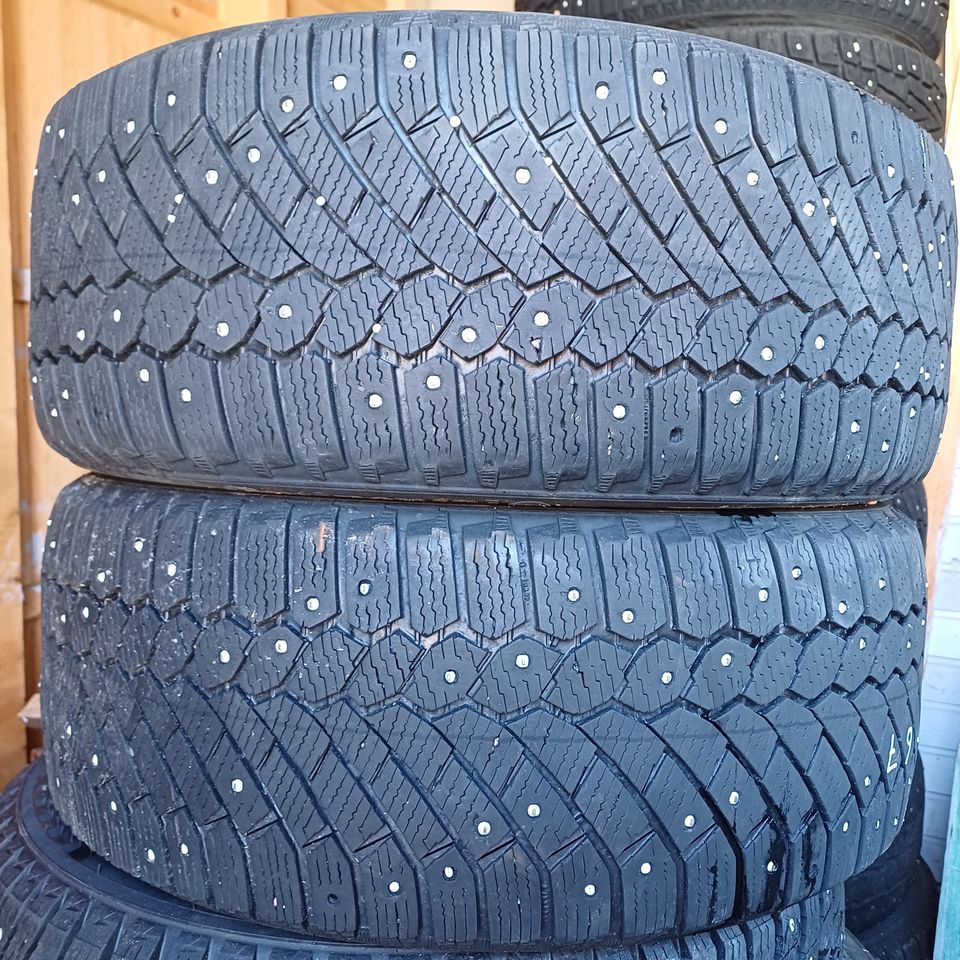 Nastarenkaat 215/50r17