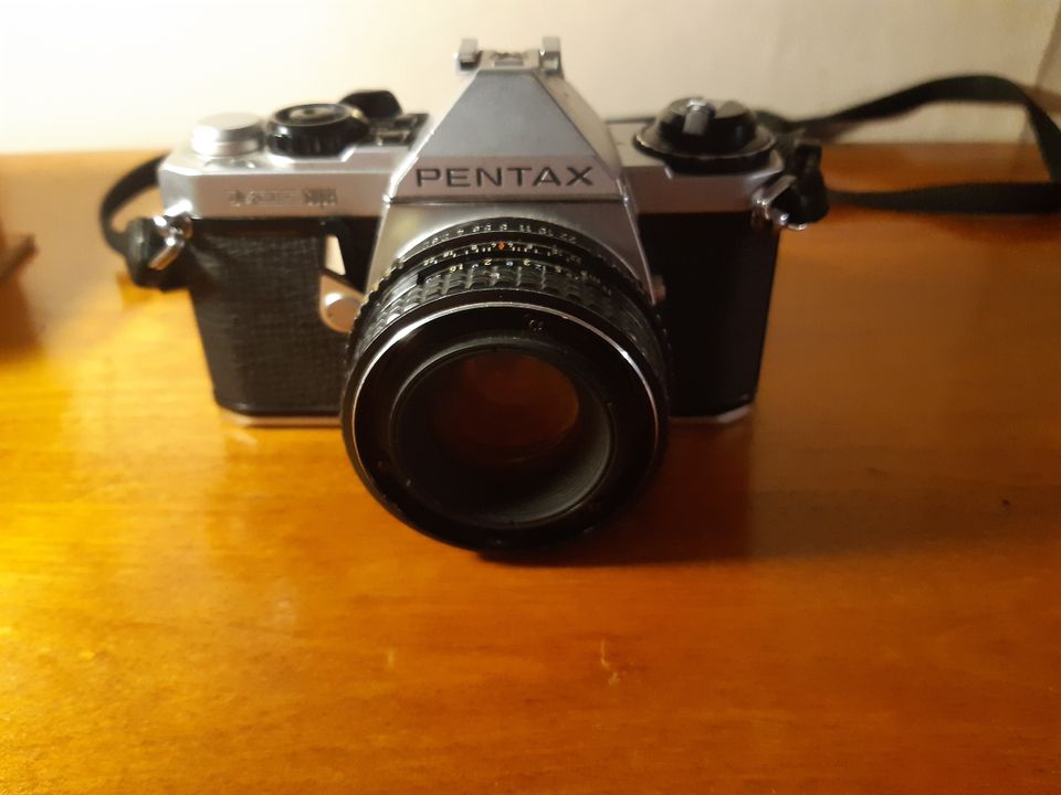 Pentax ME Super kamera ja salama