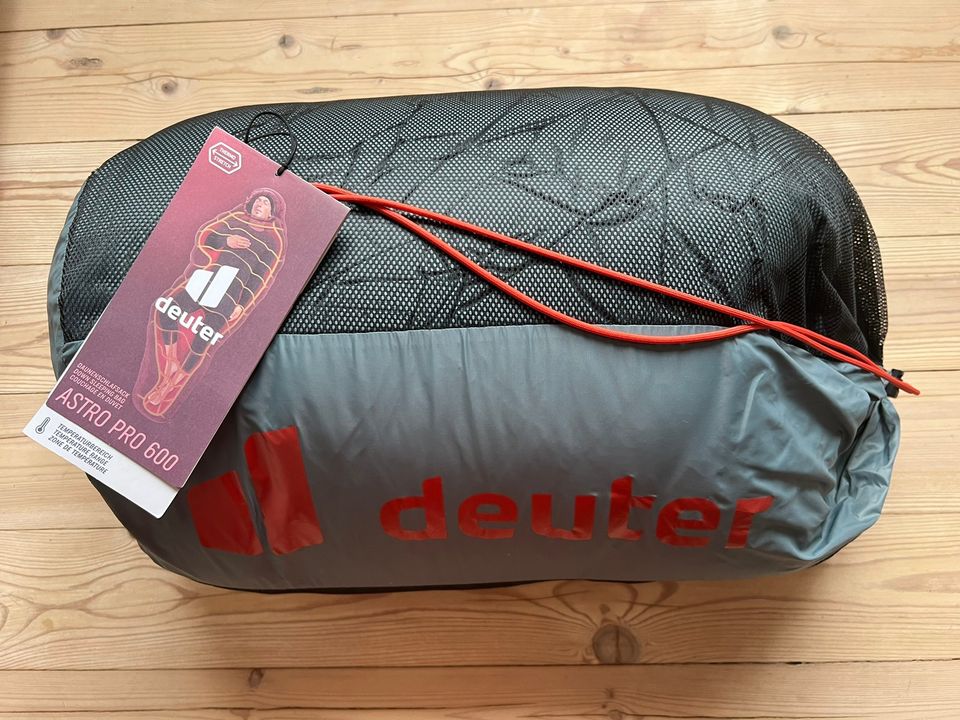 Laadukas Deuter Astro Pro 600 makuupussi (-4…-10 C)