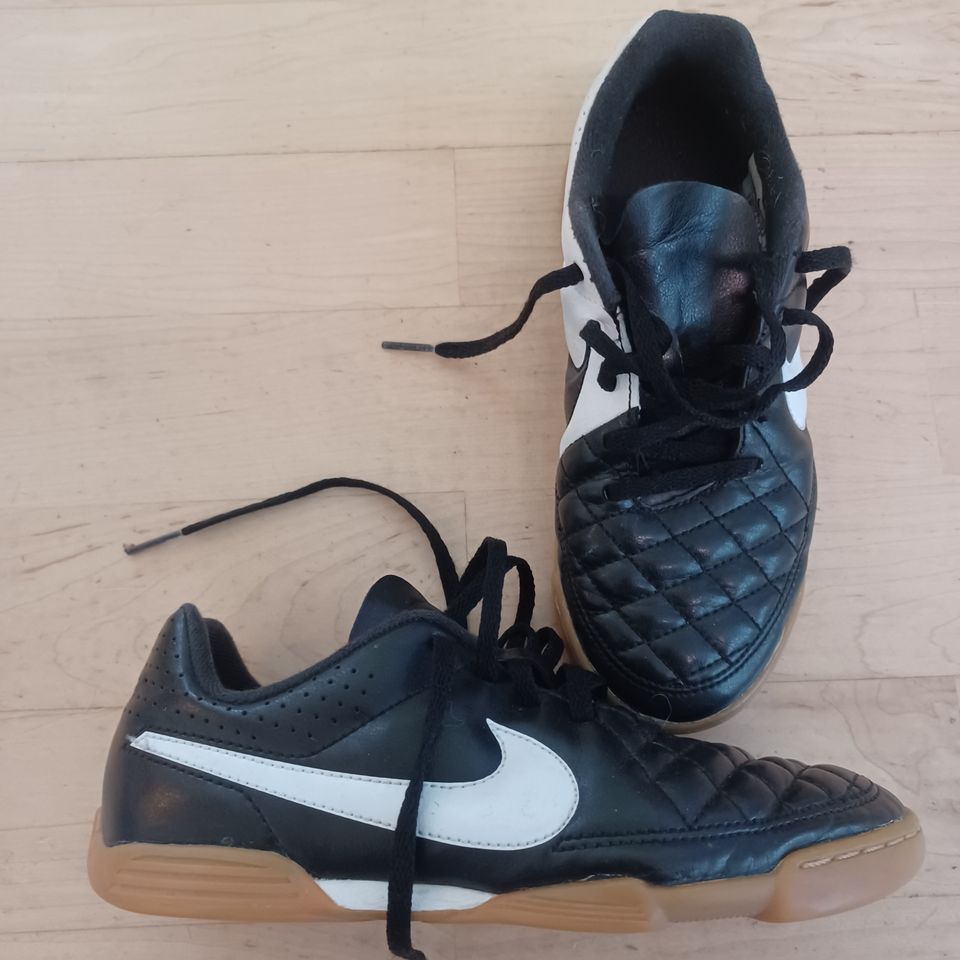 Nike sisäpelikengät koko 33,5