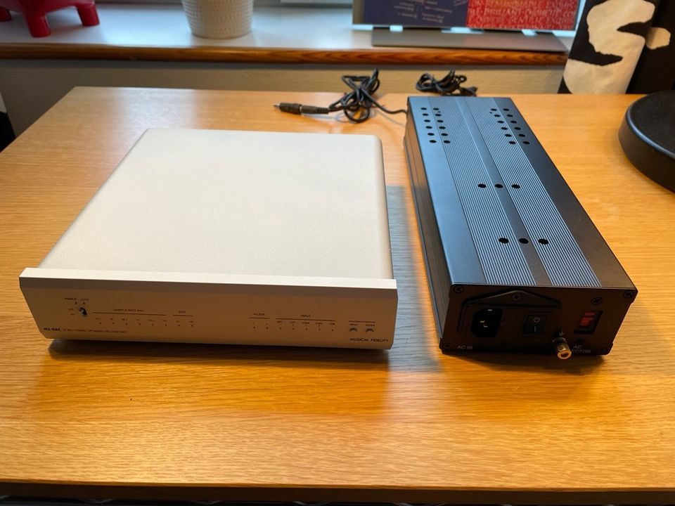 M: Musical Fidelity MX-DAC + Allo Shanti PSU