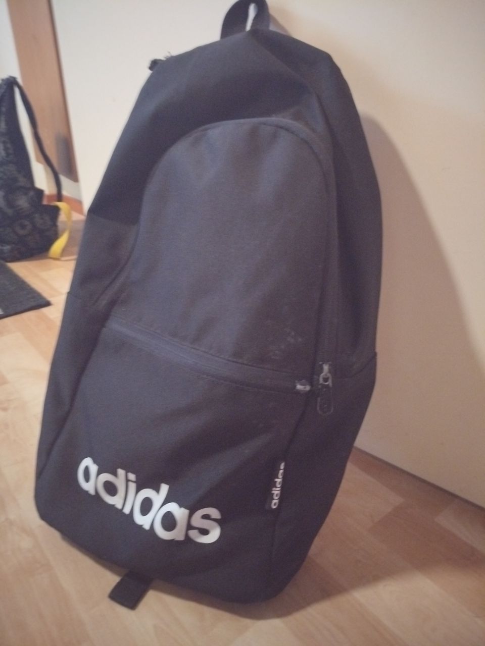 Musta adidas reppu