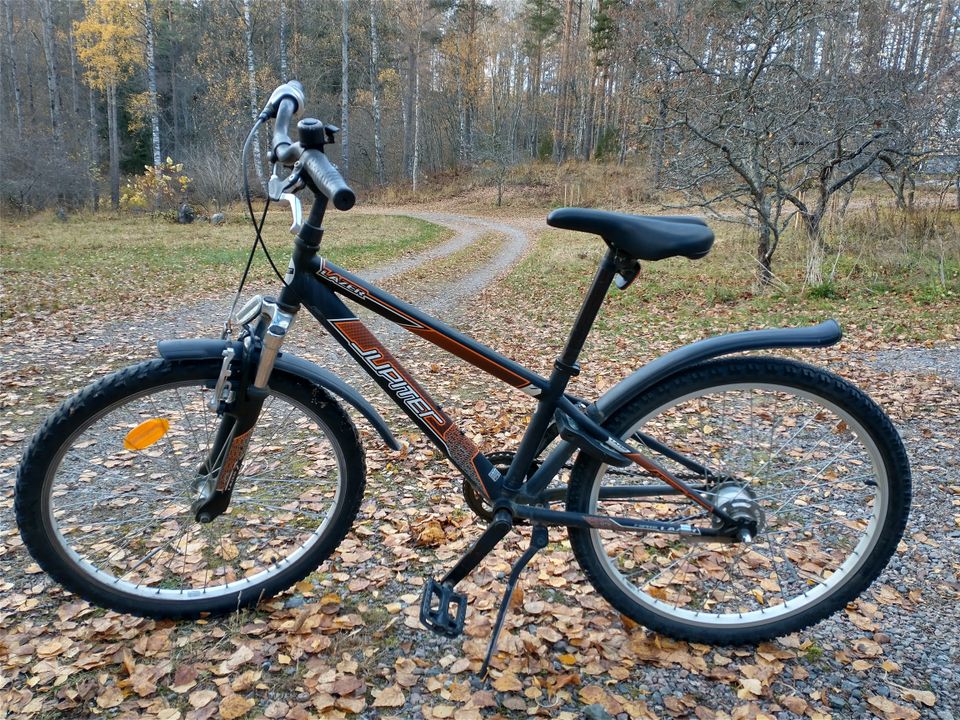 Poikien polkupyörä 24"