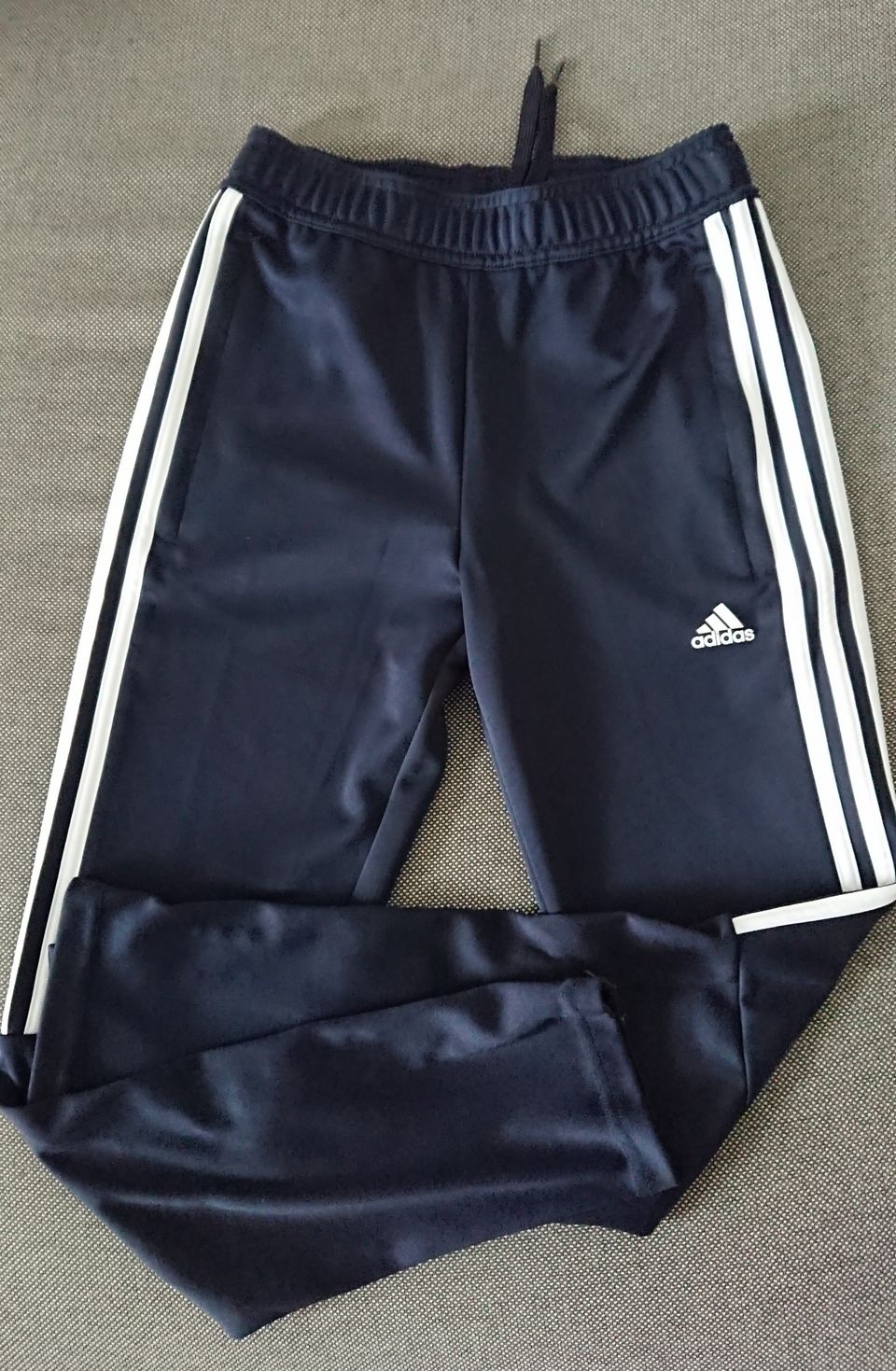 Adidas verkkarihousut 152