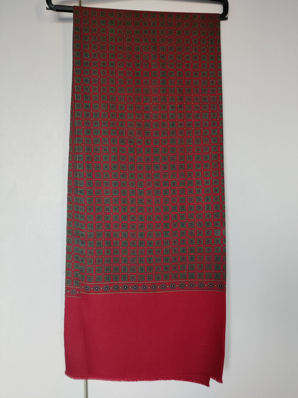 Huivi, silkkivillaa 138cm x 27cm