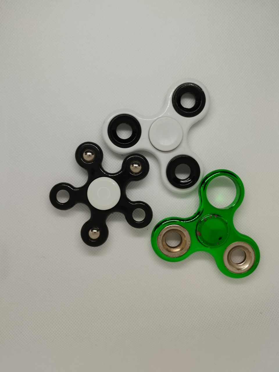 3 fidget spinneriä