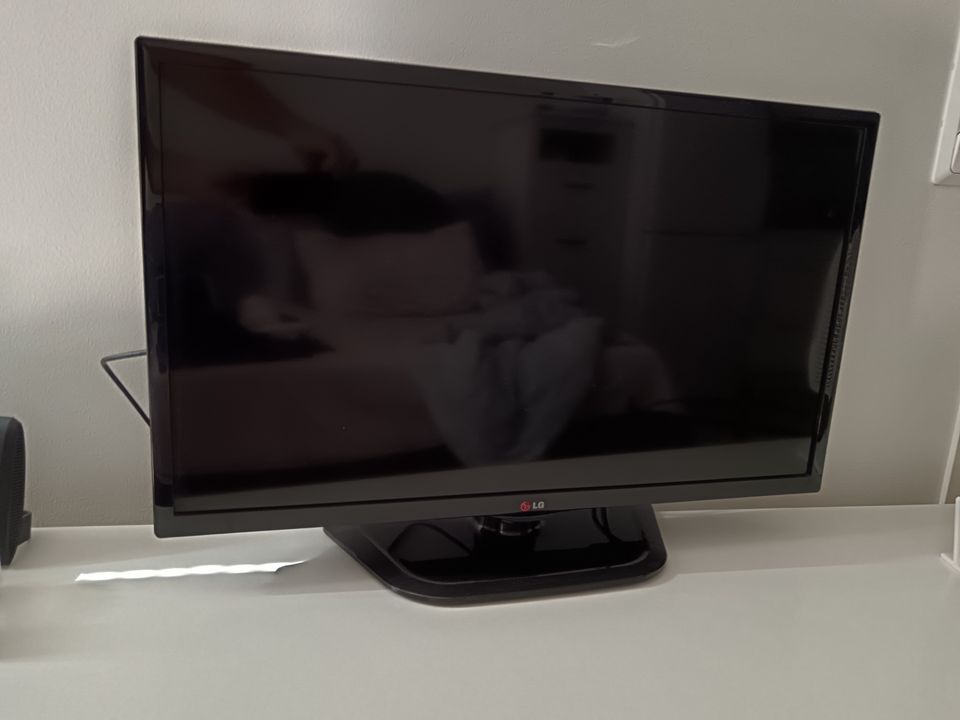 LG 32" Direct Led digitelevisio, hdmi