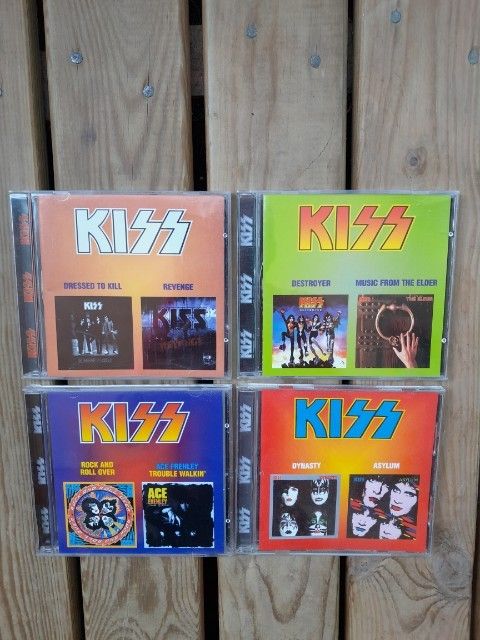 1.KISS CD 2on1.Yksi levy ( 2 albumia ) maksa 12 e.  Takuu. Postikulut : 8e