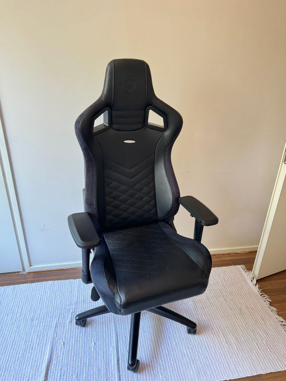 Noblechairs pelituoli