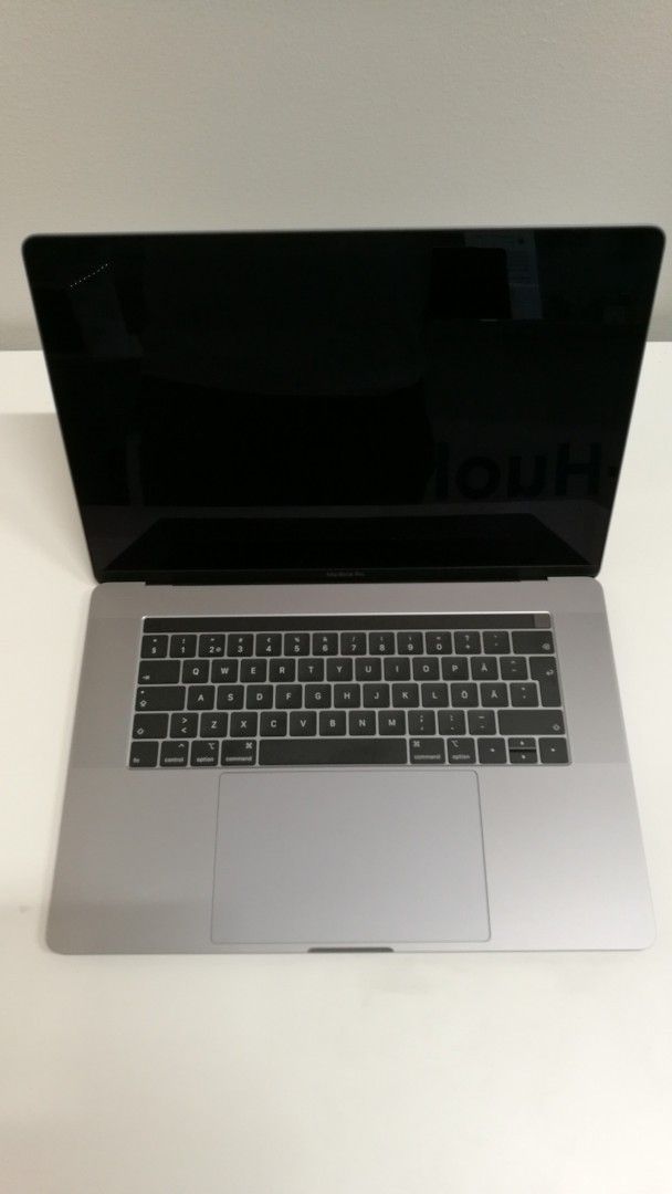 Macbook Pro 15" 2019 32/1Tb Huippukuntoinen