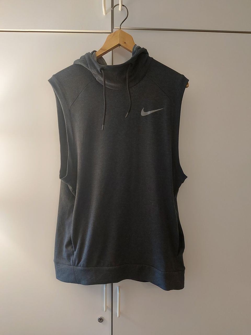 Nike Dri-Fit hihaton treenihuppari.