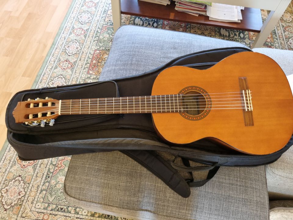 Yamaha cs40 kitara