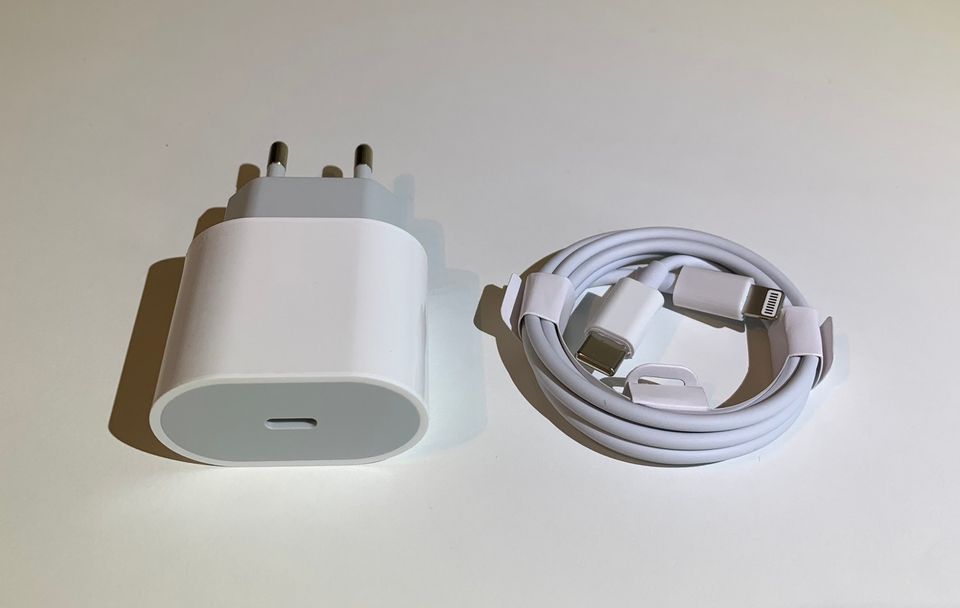 Iphone 20w pikalaturi ja 1m Lightning kaapeli