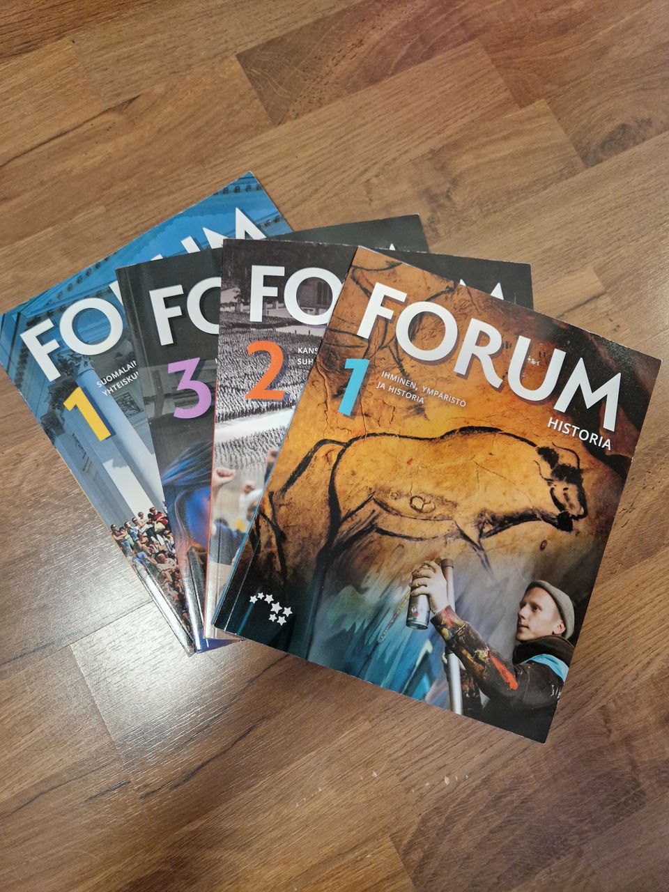 Forum oppikirjoja