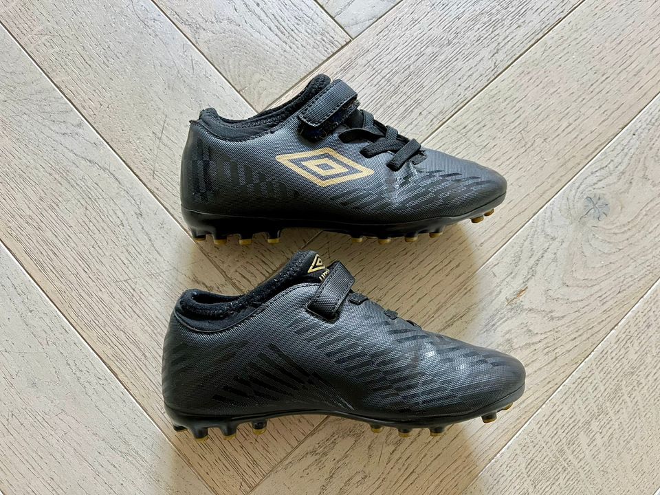 Umbro futiskengät 32