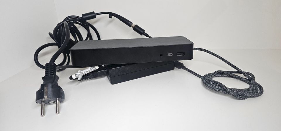 HP USB -C telakkaa + 90W virtalähde