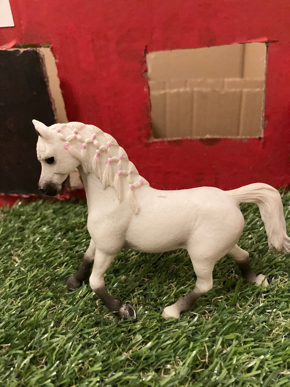 Myydään Schleich -hevonen, valkoinen tamma.