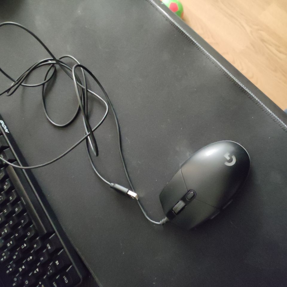 Myynnissä pelihiiri Logitech g203