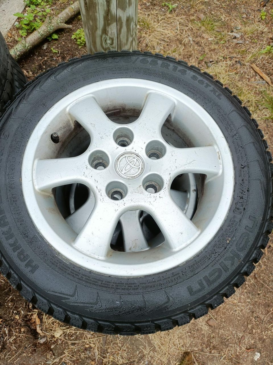 5x114.3 R14x6J  Toyota renkaat vanteilla