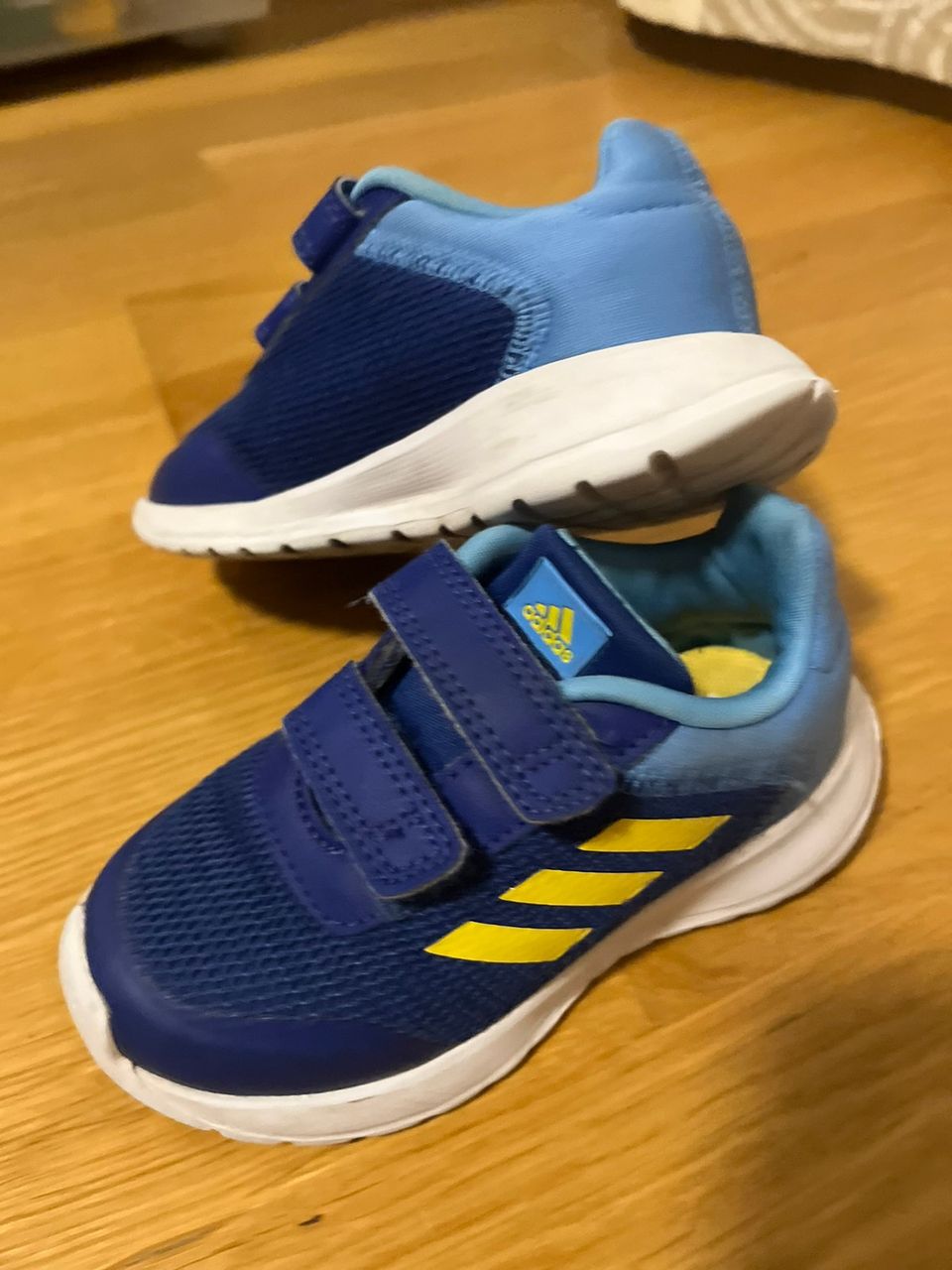 Adidas lenkkarit