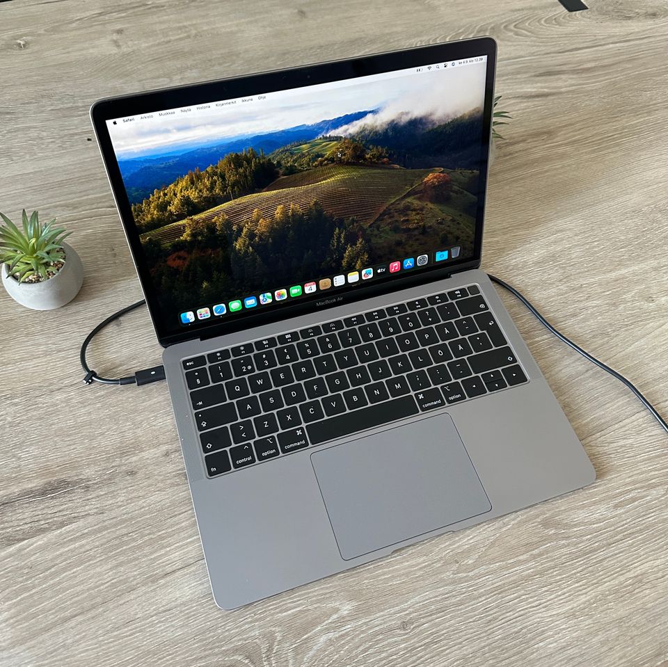 Macbook air 2018 (i5, 16Gt, 256Gt)