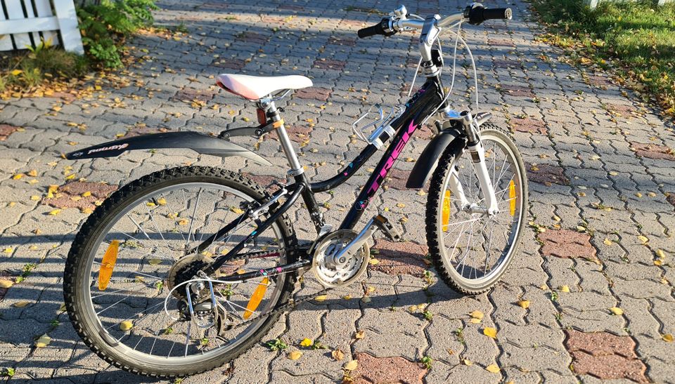 TREK tyttöjen maastopyörä 24"