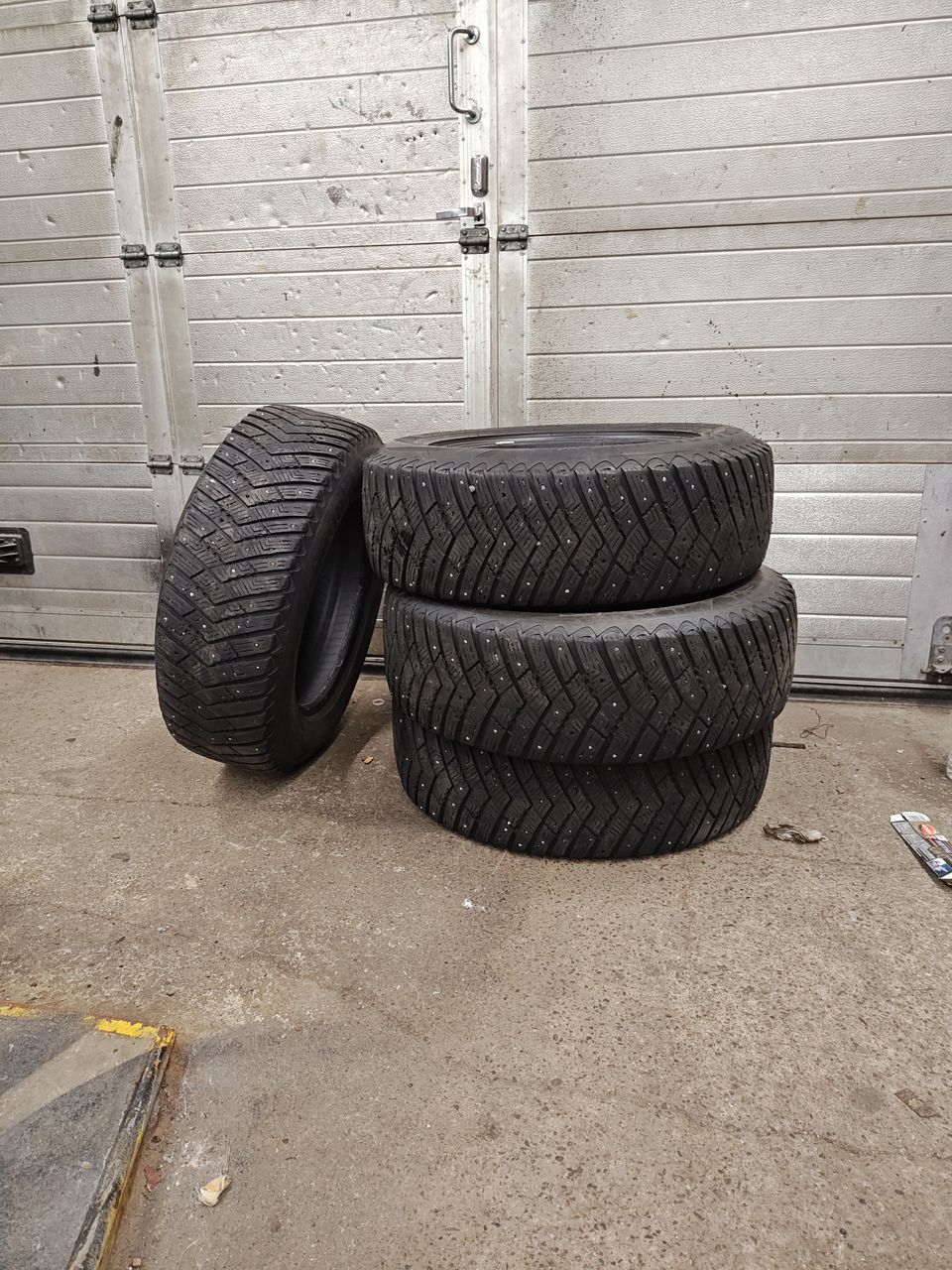 Nastarenkaat 235/65 r17