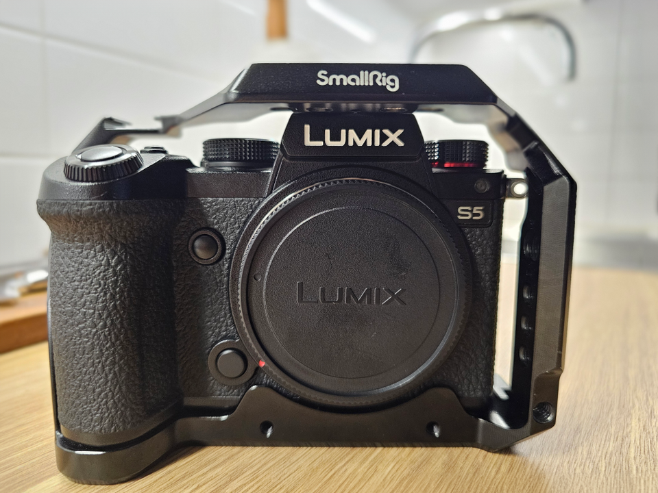 Panasonic Lumix S5 + Smallrig Cage