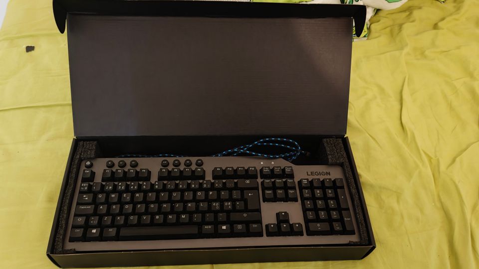 Lenovo Legion K500 näppäimistö