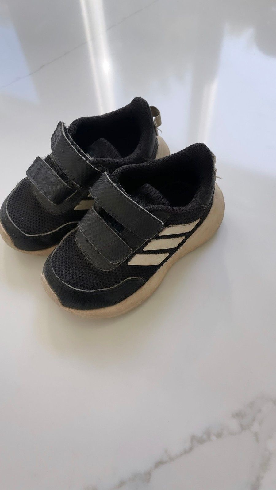 Adidas lenkkarit 22