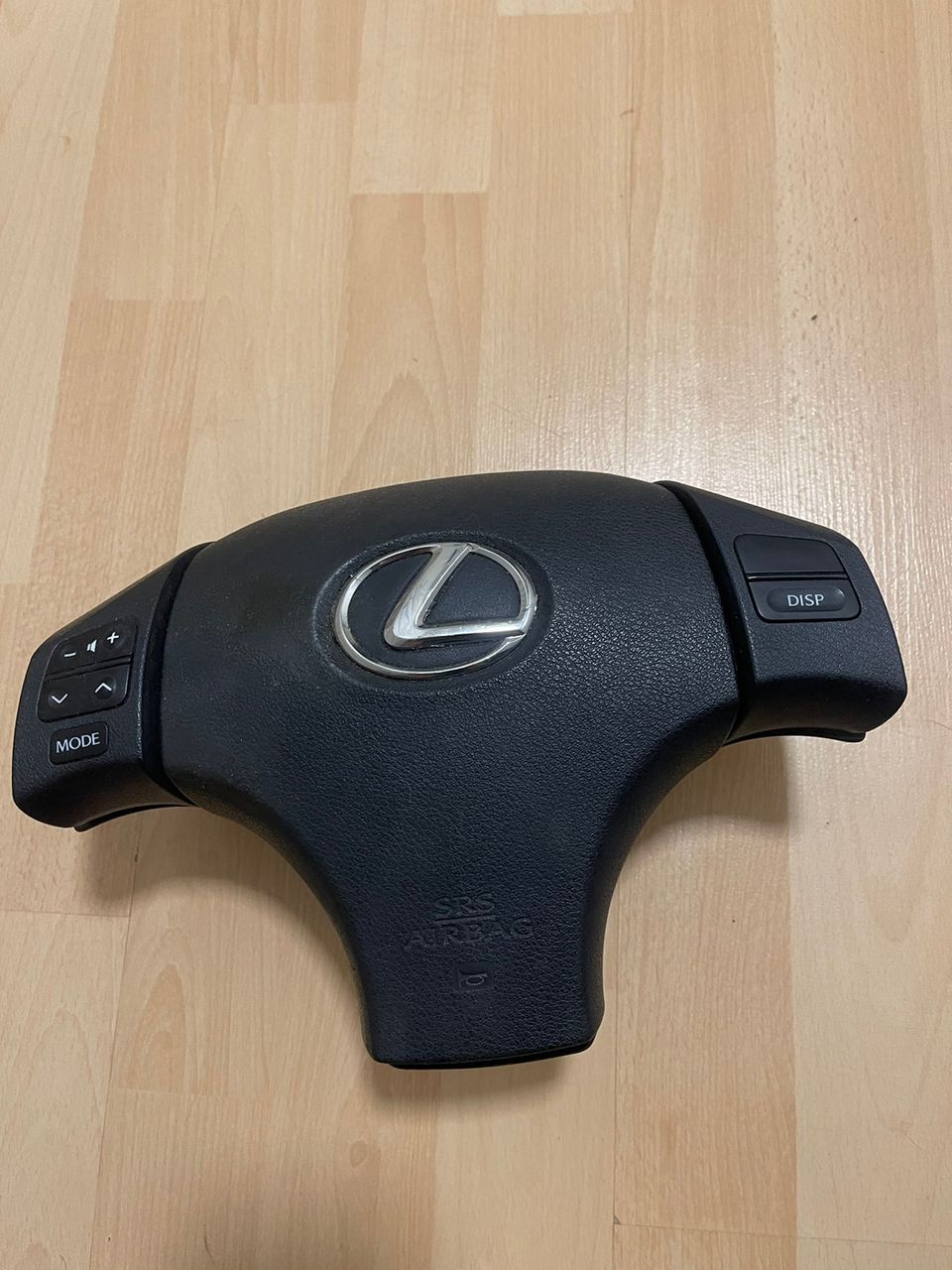 Lexus is250 ratin airbag ja napit