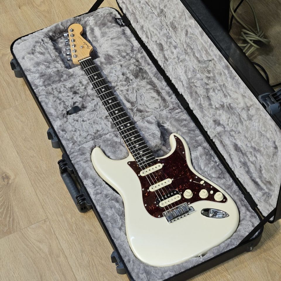 Fender American Elite Strat HSS Olympic Pearl ja kova laukku