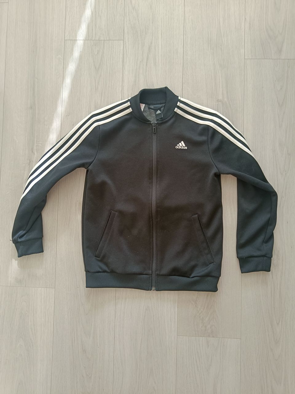 Adidas-verkkatakki